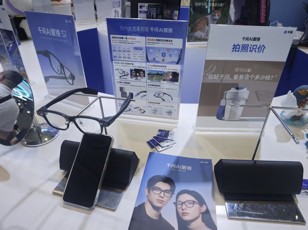 AI眼镜仍处 “黑莓时代”:封闭生态VS开放体系 谁能率先跑出行业“iPhone时刻”